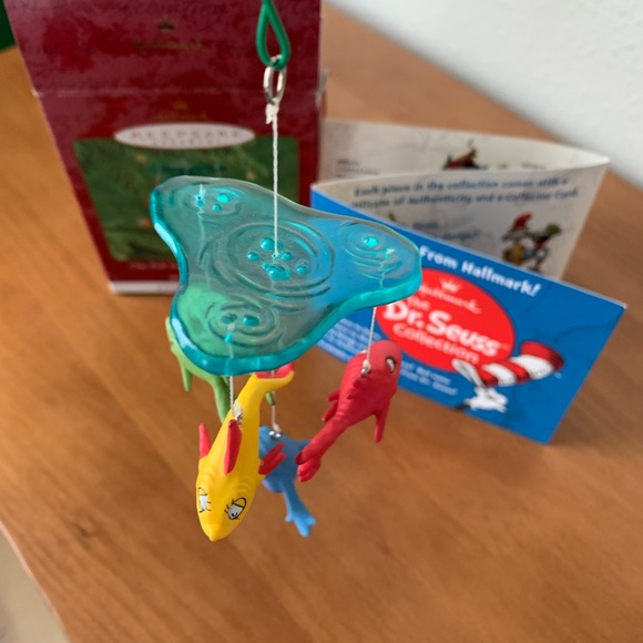 DR SUESS HALLMARK KEEPSAKE ORNAMENT 2000 Collector’s Series One Fish Two Fish - Picture 4 of 11